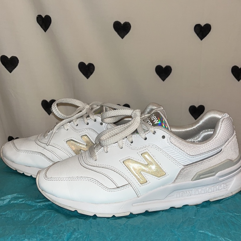 SOLD !! New Balance 997H Shoes in White and Iridescent - Picture 9 of 11